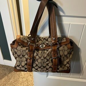 Coach brown satchel bag. Excellent condition no tears on exterior or interior
